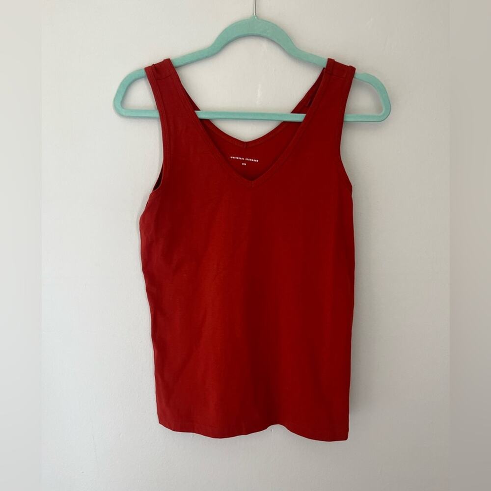 Universal Standard V Neck tank top. Size 2XS - Picture 2 of 6